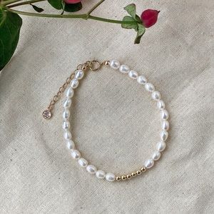 Freshwater pearl bracelet with gold filled beads
